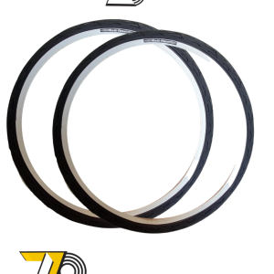 Imagen de una goma de bicicleta de 26 x 2,125 con banda blanca, ideal para un agarre excepcional y duradera