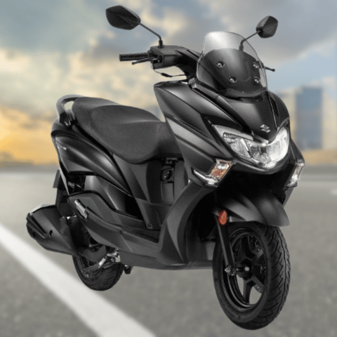 Suzuki Burgman Street 125 de color negro, con diseño moderno y detalles en rojo, mostrando su motor y ruedas